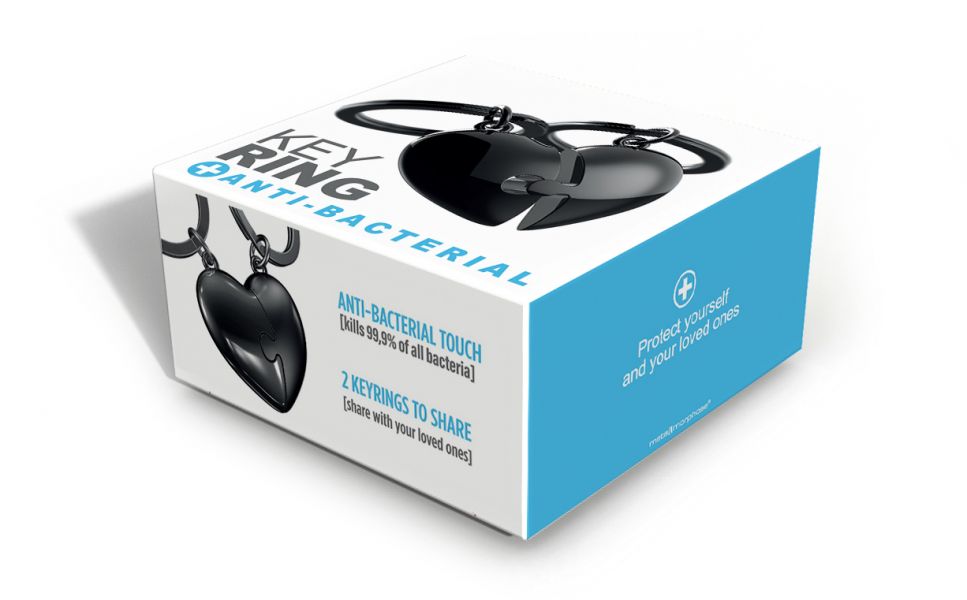 Metalmorphose.lt metaliniai raktų pakabukai SAUGANČIOS ŠIRDELĖS DVIEM. Dvi juodos širdys su antibakterine SABP danga, dėlionės formos jungtis. Premium metalas. MEILĖS PASAULIS kolekcija.