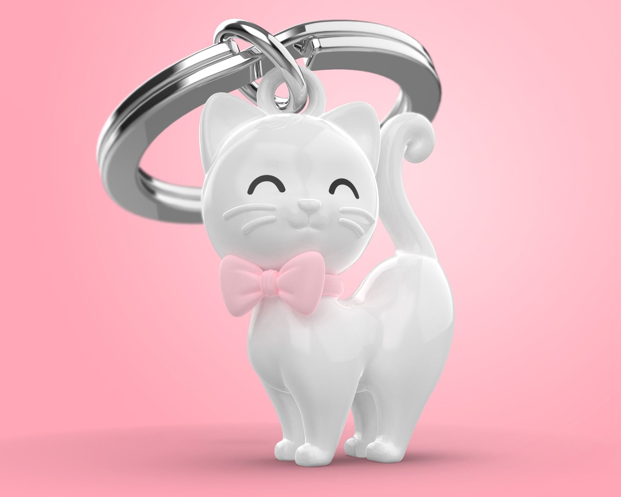 Metalinis raktų pakabukas Namų Murklys – balta katė, glotnus paviršius, 3D detalės.