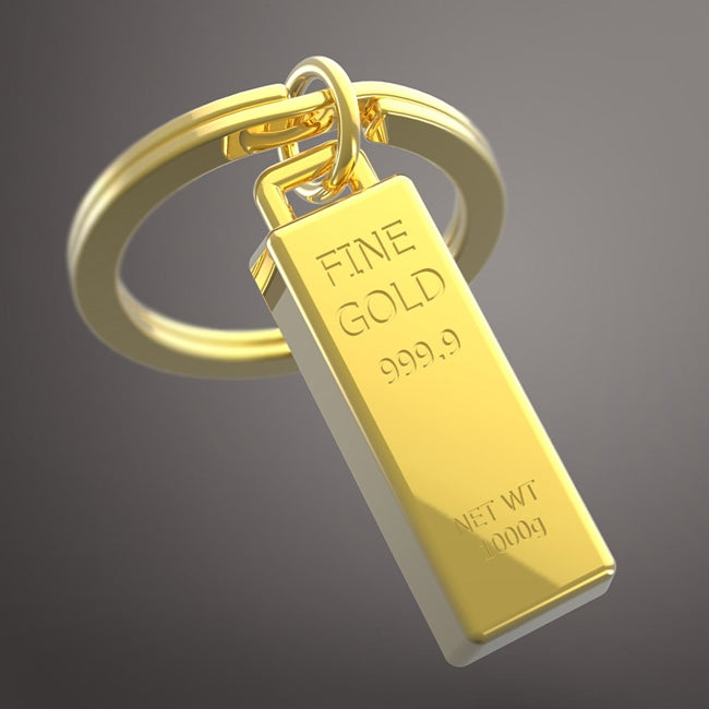 Metalmorphose.lt metalinis raktų pakabukas AUKSO LUITAS. Metalinis korpusas, nudažytas aukso tonas, 3D aukso luito miniatiūra su ženklinimu. Nerūdijančio plieno žiedas. Pakabukas iš KASDIENYBĖS PASAULIS kolekcijos.