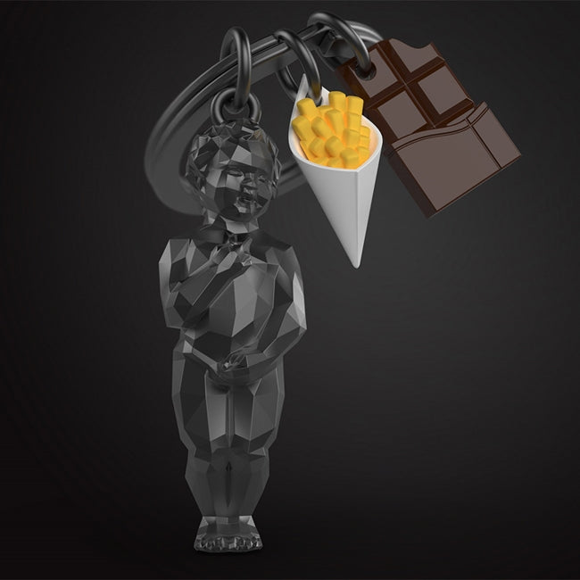 Metalmorphose.lt metalinis raktų pakabukas MANNEKEN PEACE. Metalinis korpusas, nudažyti auksiniai akcentai, juodas šokoladas, 3D belgiškos ikonos miniatiūra. Nerūdijančio plieno žiedas. Pakabukas iš KASDIENYBĖS PASAULIS kolekcijos.