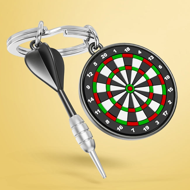 Metalmorphose.lt metalinis raktų pakabukas EKSTREMALUSIS SMIGINIS. 3D smiginio strėlytė ir detali smiginio lenta, premium cinko lydinys, plieno žiedas. SPORTO PASAULIS kolekcija.