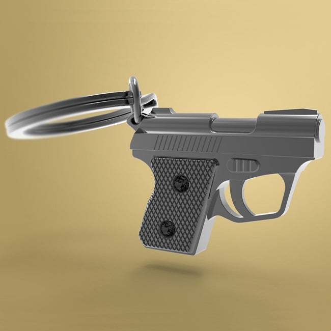 Metalmorphose.lt metalinis raktų pakabukas GANGSTERIO VAMZDIS. Premium cinko lydinio metalas, šampaninė-nikelio apdaila. Pistoletas miniatiūra. Plieninis žiedas. Raktų pakabukas iš KASDIENYBĖS PASAULIS kolekcijos.