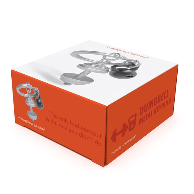 Metalmorphose.lt metalinis raktų pakabukas GYMO METALAI. 3D hantelis su svorio plokštele ir gira, detalus metalo dizainas, premium cinko lydinys, plieno žiedas. SPORTO PASAULIS kolekcija.