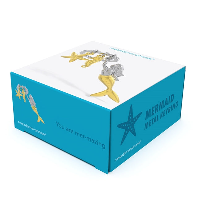 Metalmorphose.lt metalinis raktų pakabukas JŪRŲ UNDINĖ. Metalinis korpusas, nudažyta auksine spalva žvynų uodega su jūrų žvaigžde ir arkliuku, undinės 3D miniatiūra su plaukų detalėmis. Nerūdijančio plieno žiedas. Pakabukas iš KASDIENYBĖS PASAULIS kolekcijos.