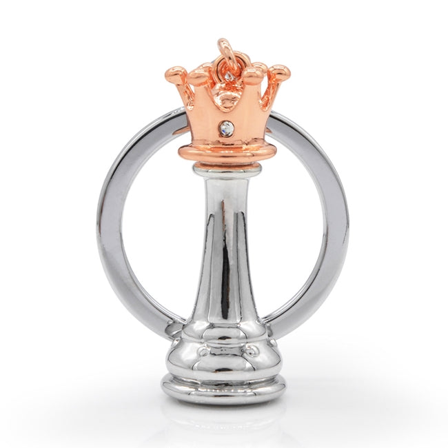 Metalmorphose.lt metalinis raktų pakabukas "Karalienė" - žvilganti šampano ir bronzos spalvos karūna, sidabrinis kūnas. Plieninis žiedas. Premium kokybės raktų pakabukas.
