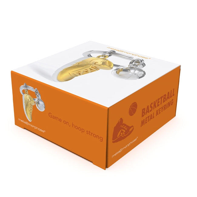 Metalmorphose.lt metalinis raktų pakabukas KREPŠINIO STEBUKLAS. Auksinis 3D krepšinio batelis ir detalus metalinis kamuolys, premium cinko lydinys, plieno žiedas. SPORTO PASAULIS kolekcija.
