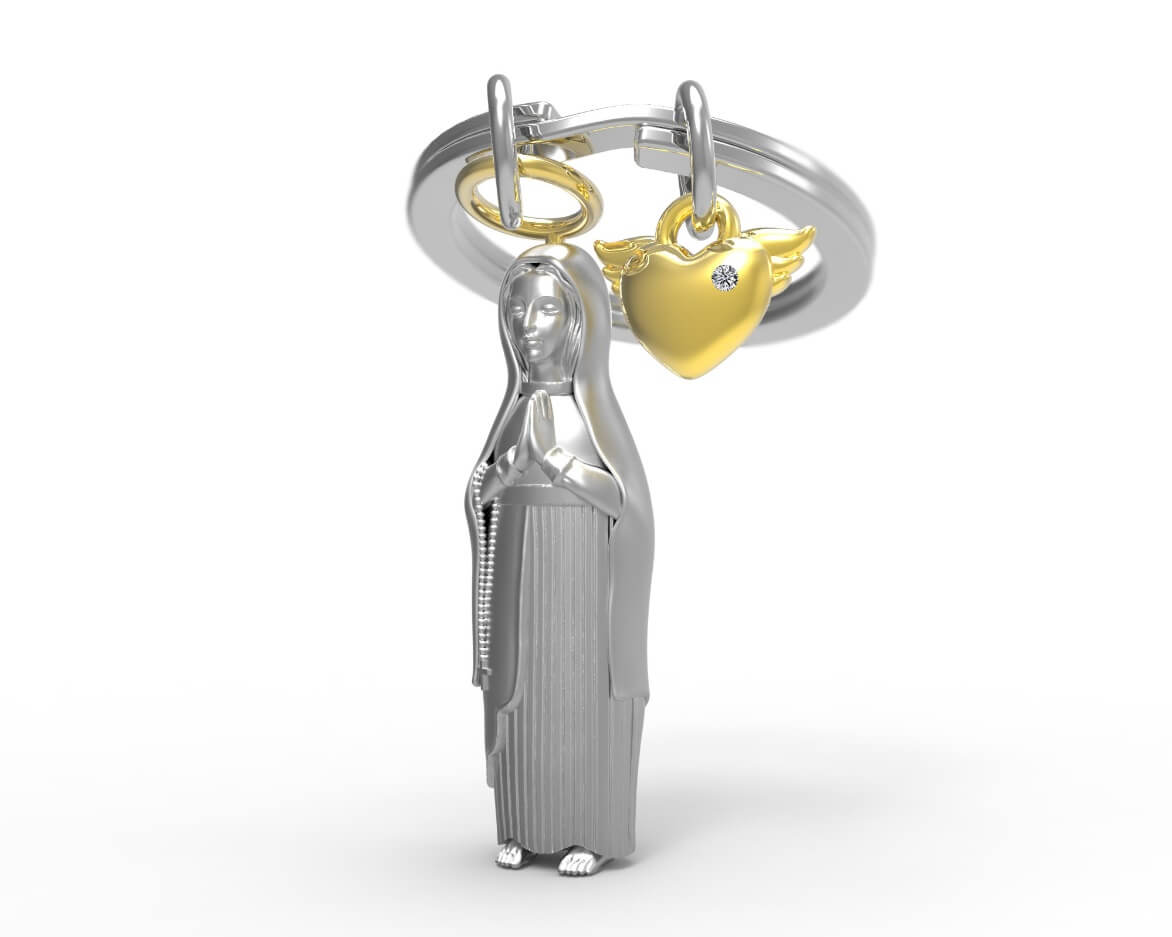 Metalmorphose.lt metalinis raktų pakabukas MERGELĖ MARIJA. Itin detali Marijos figūrėlė su rožančiumi, auksine širdimi su angelų sparnais ir deimančiuku. SIMBOLIŲ PASAULIS kolekcija.