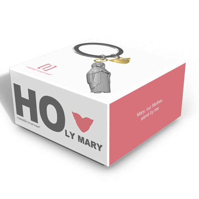 Metalmorphose.lt metalinis raktų pakabukas MERGELĖ MARIJA. Itin detali Marijos figūrėlė su rožančiumi, auksine širdimi su angelų sparnais ir deimančiuku. SIMBOLIŲ PASAULIS kolekcija.