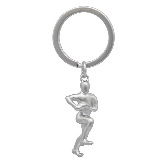 Metalmorphose.lt metalinis raktų pakabukas REGBIO ŽAIDĖJAS. 3D regbio žaidėjo figūra su kamuoliu, dinamiškas siluetas, premium cinko lydinys ir plieno žiedas. Pakabukas iš SPORTO PASAULIS kolekcijos.