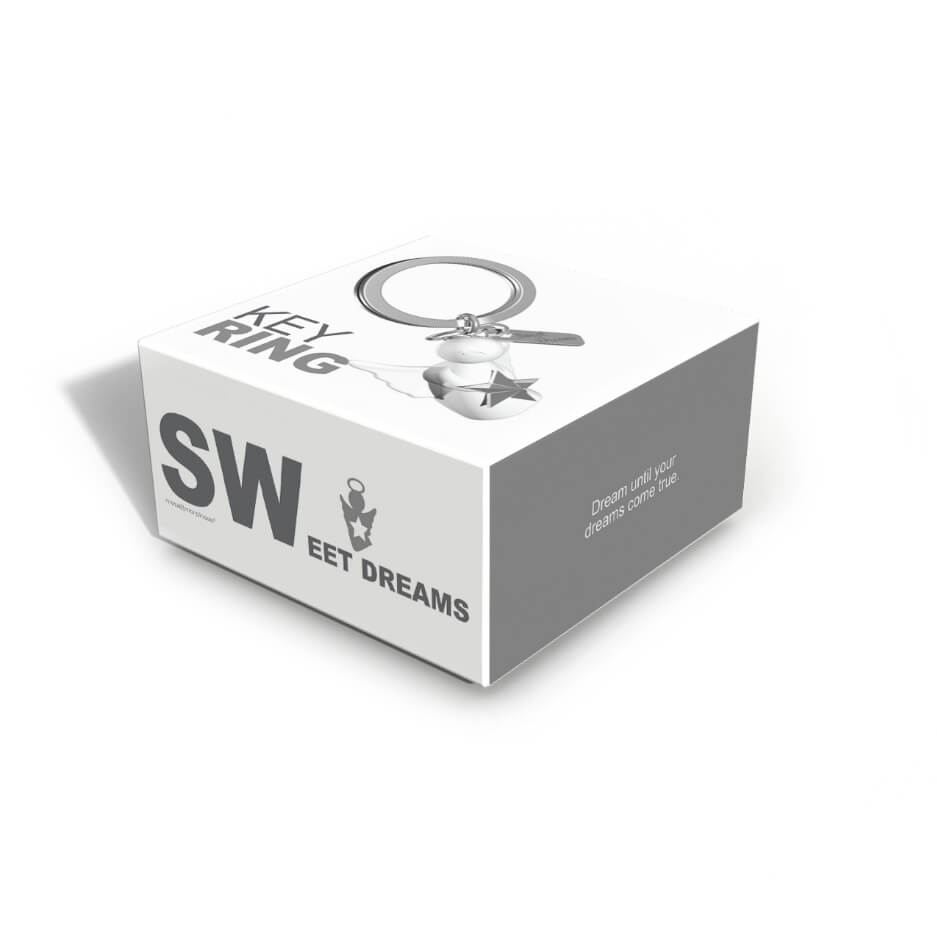 Metalmorphose.lt metalinis raktų pakabukas SAPNŲ ANGELAS. Metalinis angelas su žvaigžde ir ženkliuku „Sweet dreams“. Simbolinis svajonių talismanas iš SIMBOLIŲ PASAULIS kolekcijos.