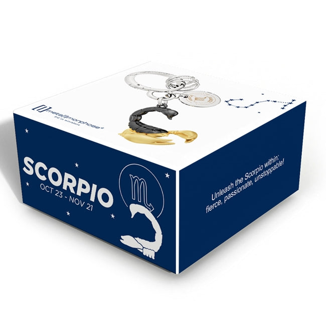 Metalmorphose.lt metalinis raktų pakabukas SKORPIONAS. Detalus skorpiono siluetas, auksinės žnyplės, vandens ženklo simbolika, premium cinko lydinys, nerūdijančio plieno žiedas. Pakabukas iš ZODIAKŲ PASAULIS kolekcijos.