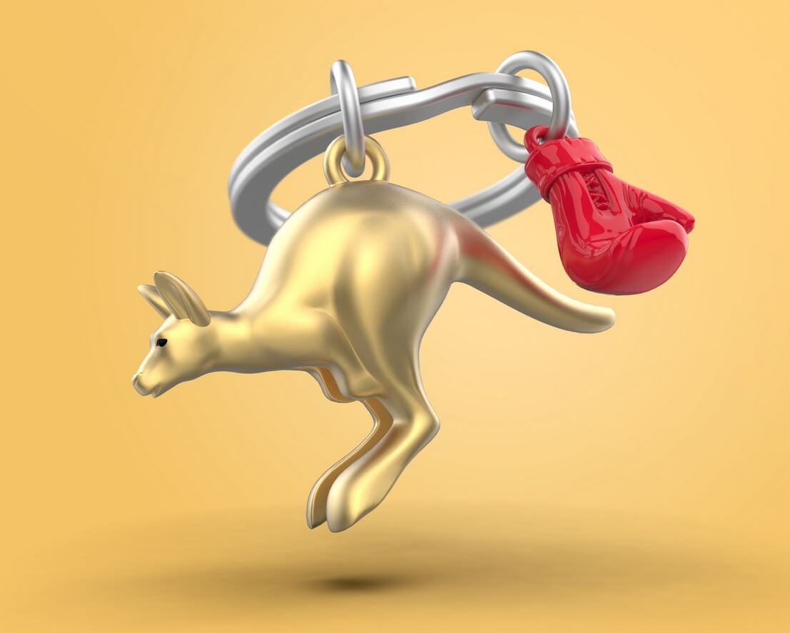 Metalinis raktų pakabukas Smūgio Šuolis – kengūra su bokso pirštine, žaismingos 3D detalės, nerūdijančio plieno žiedas.