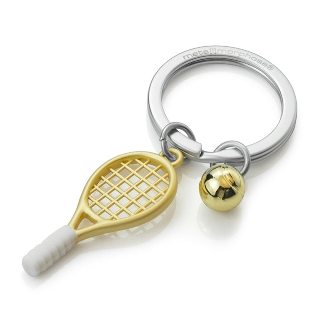 Metalmorphose.lt metalinis raktų pakabukas TENISO IKONA. 3D teniso raketė su ryškiu teniso kamuoliuku, detalus cinko lydinio dizainas, plieno žiedas. SPORTO PASAULIS kolekcija.
