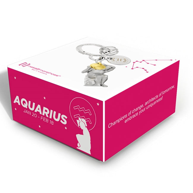 Metalmorphose.lt metalinis raktų pakabukas VANDENIS. Vandenio su auksiniu vandens puodu miniatiūra, oro ženklo simbolika, premium cinko lydinys, plieno žiedas. Pakabukas iš ZODIAKŲ PASAULIS kolekcijos.