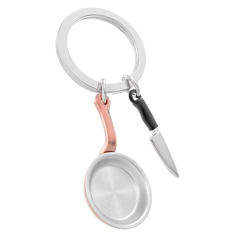 Metalinis raktų pakabukas VIRTUVĖS ŠEFAS. Tvirtos detalės, vario detalė, maža keptuvė, virtuvė. Raktų pakabukas.