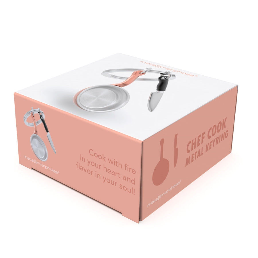 Metalinis raktų pakabukas VIRTUVĖS ŠEFAS. Tvirtos detalės, vario detalė, maža keptuvė, virtuvė. Raktų pakabukas.